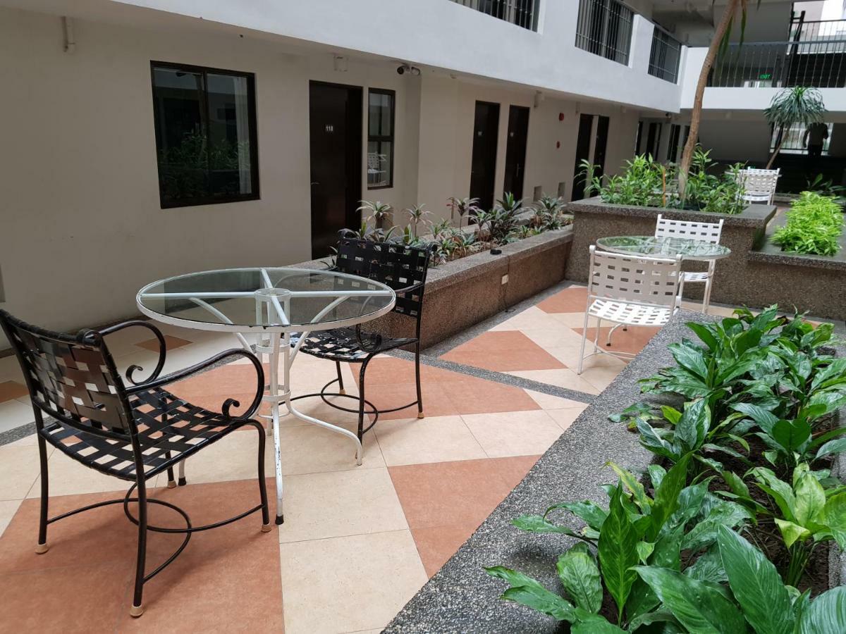 Heart Of The City Studio With Balcony Davao Exterior photo